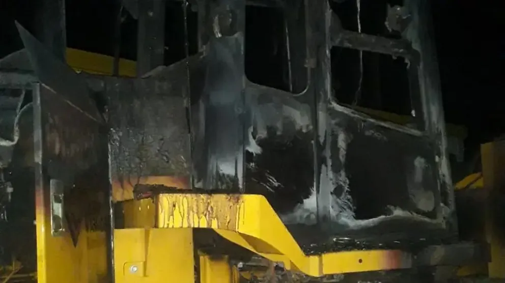 Legisladores barilochenses de JSRN repudiaron el ataque incendiario a Vialidad provincial