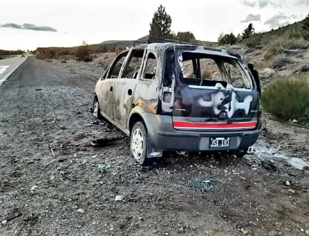 Le robaron la camioneta y apareció incendiada