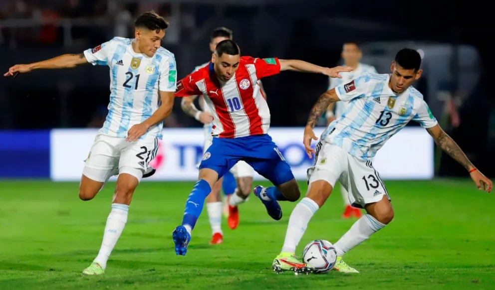 La Selección Argentina no pudo con Paraguay y rescató un punto de visitante