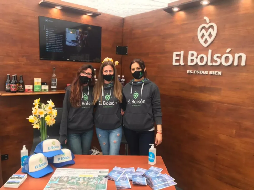 Con un “finde” largo repleto de turistas, El Bolsón se promociona en Bariloche