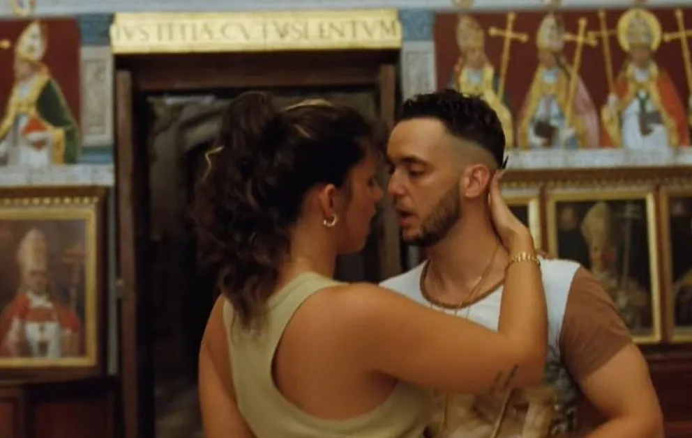 "Ateo": el polémico video de Nathy Peluso y C Tangana que grabaron dentro de una iglesia