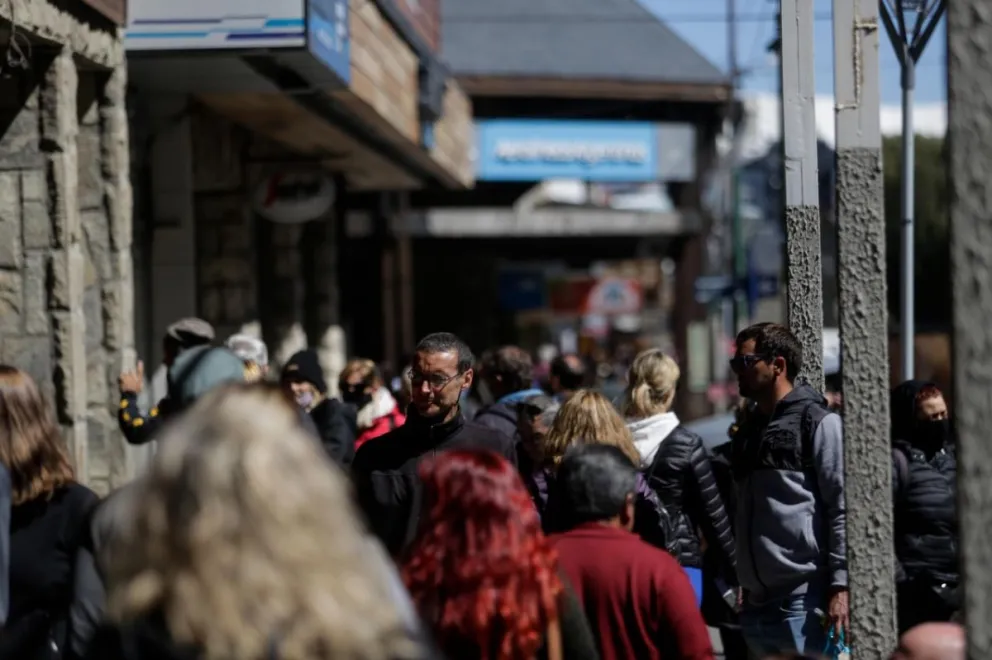 En una semana llegarán miles de personas a Bariloche: la ciudad lucirá "explotada" de visitantes