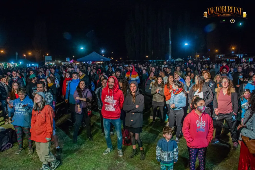 Miles de personas disfrutan del Oktoberfest de la Comarca Andina