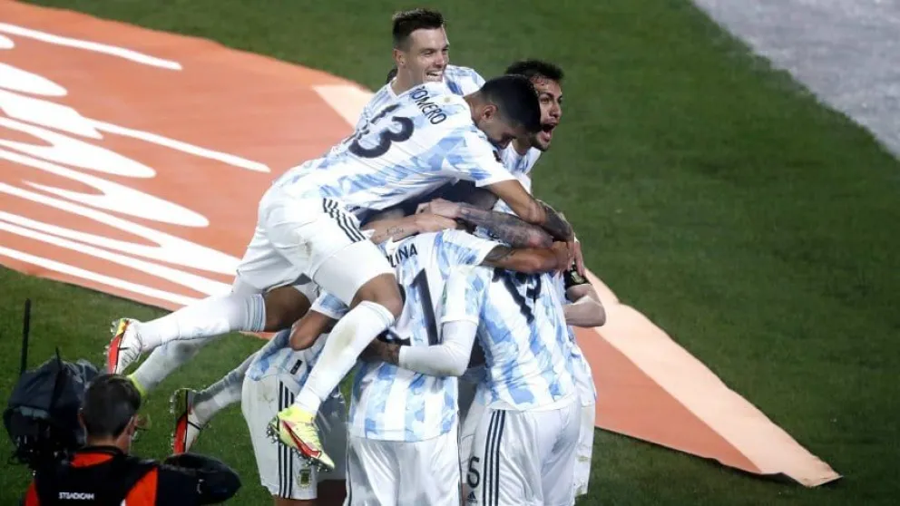 Argentina goleó 3 a 0 a Uruguay y vivió una fiesta inolvidable en el Monumental