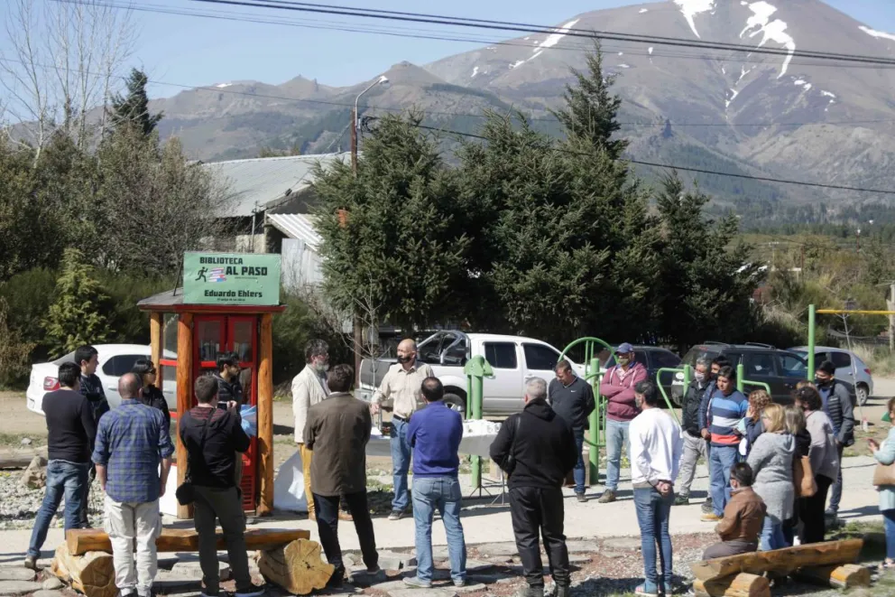 Inauguraron la primera Biblioteca al Paso, en el Paseo del Sur