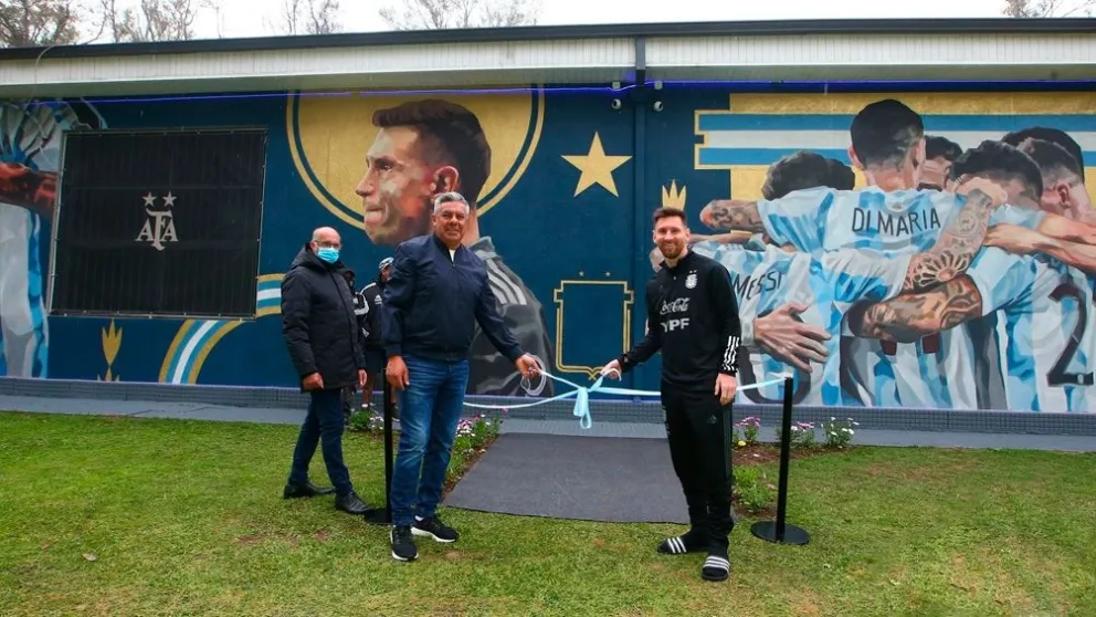 Reconocimiento a los campeones de América: La AFA inauguró un mural impactante en Ezeiza