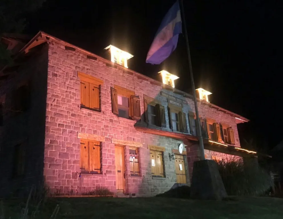El Parque Nacional Nahuel Huapi se suma al Octubre Rosa