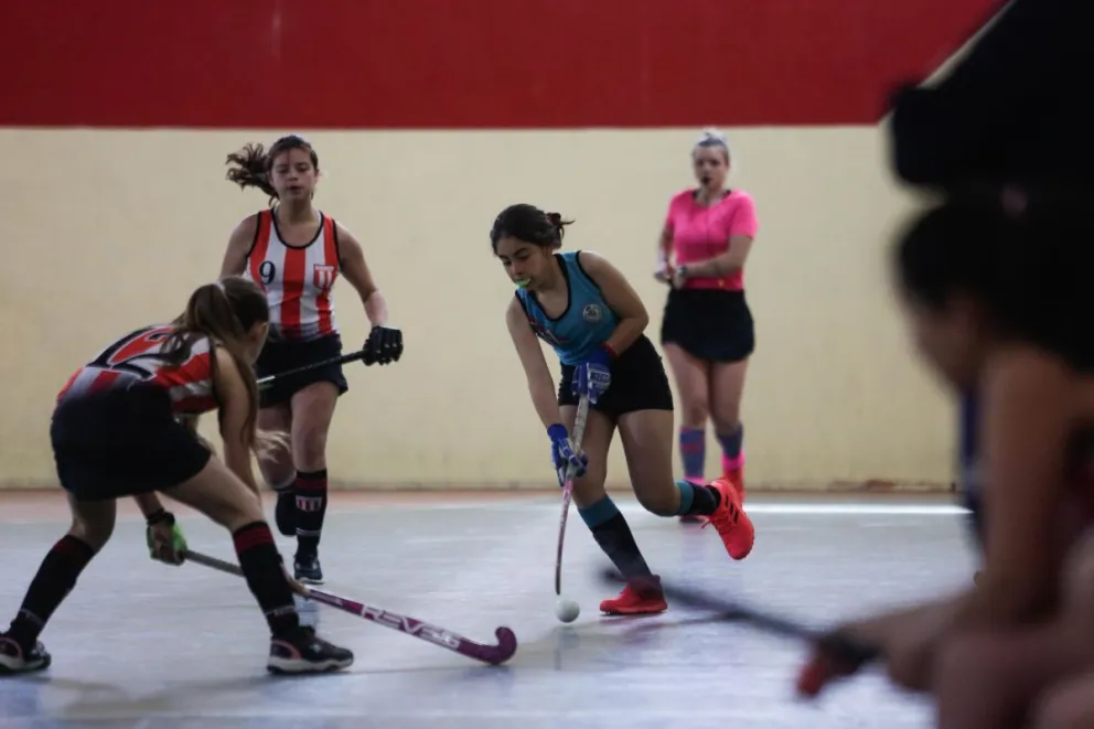 Sigue la acción en el hockey de Bariloche y Lagos del Sur