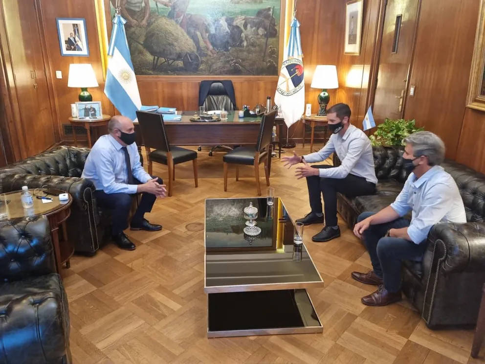 Dina Huapi: gestionan una terminal y un paseo turístico