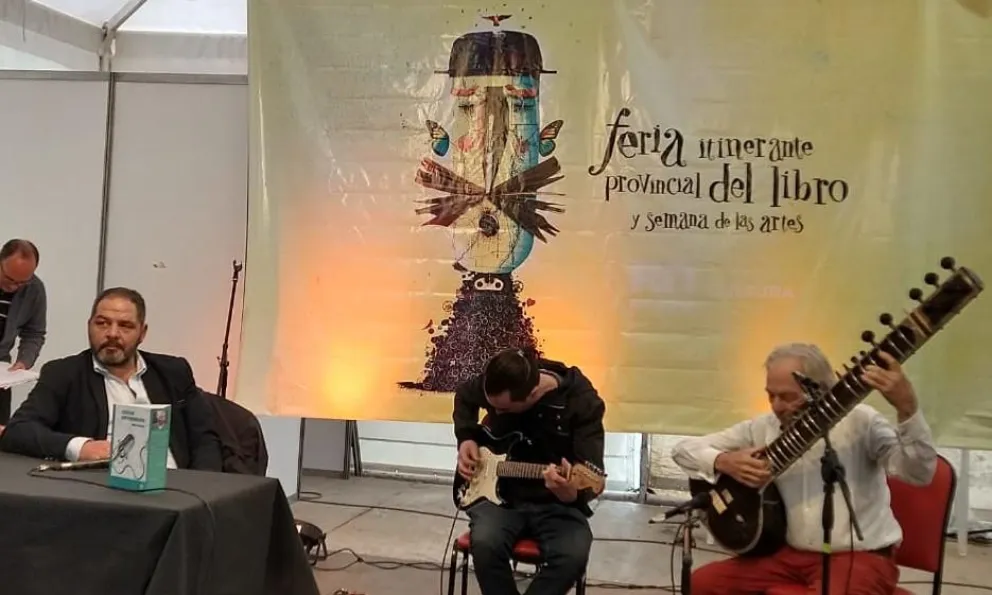 Adrián Moreno presentó su libro: “Dañar informando”