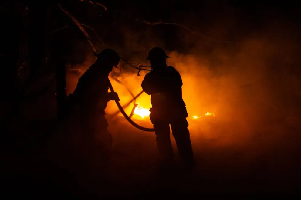 ¿Accidental o intencional? Una vivienda ardió en el Oeste y hay dudas sobre el origen de las llamas
