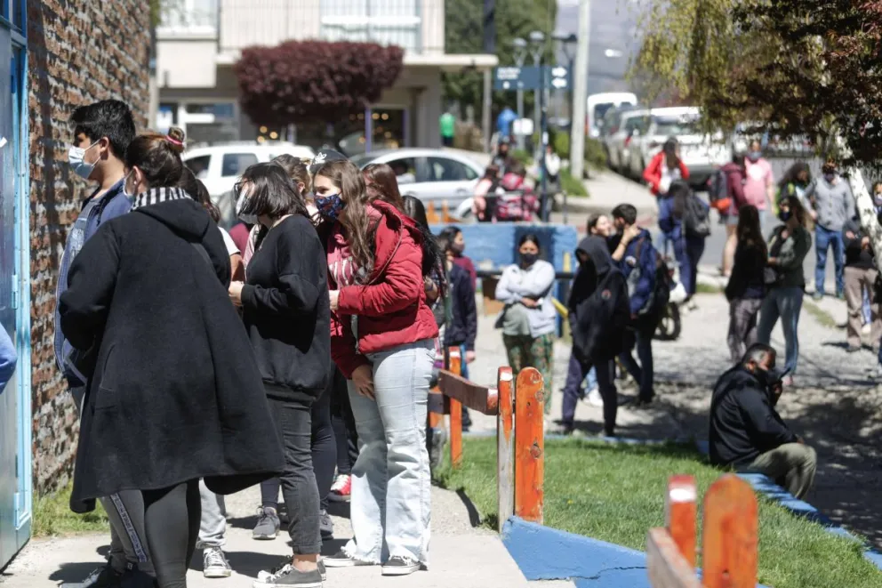 En enero pasaron de aplicar 300 a 1.800 dosis de vacunas contra el Covid