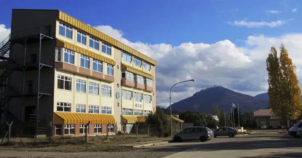 Un hombre hirió a otro en una brutal pelea en el Centro Atómico Bariloche