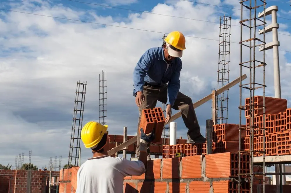 Oficializaron el programa que busca reconvertir los planes sociales en empleo