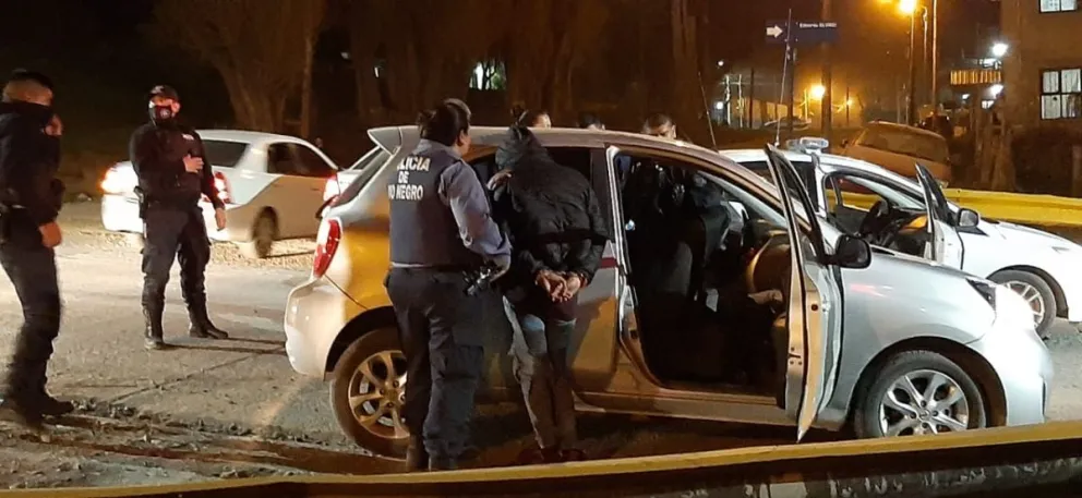 Imputado y detenido por portación ilegal e investigado por drogas