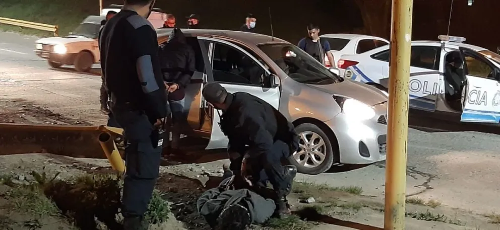 El arma que utilizaron para dispararle al otro vehículo fue robada de una casa de Dina Huapi