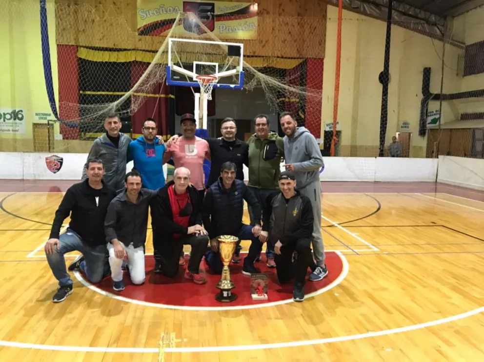 Los "Maxis" barilochenses trajeron un campeonato de Trevelin