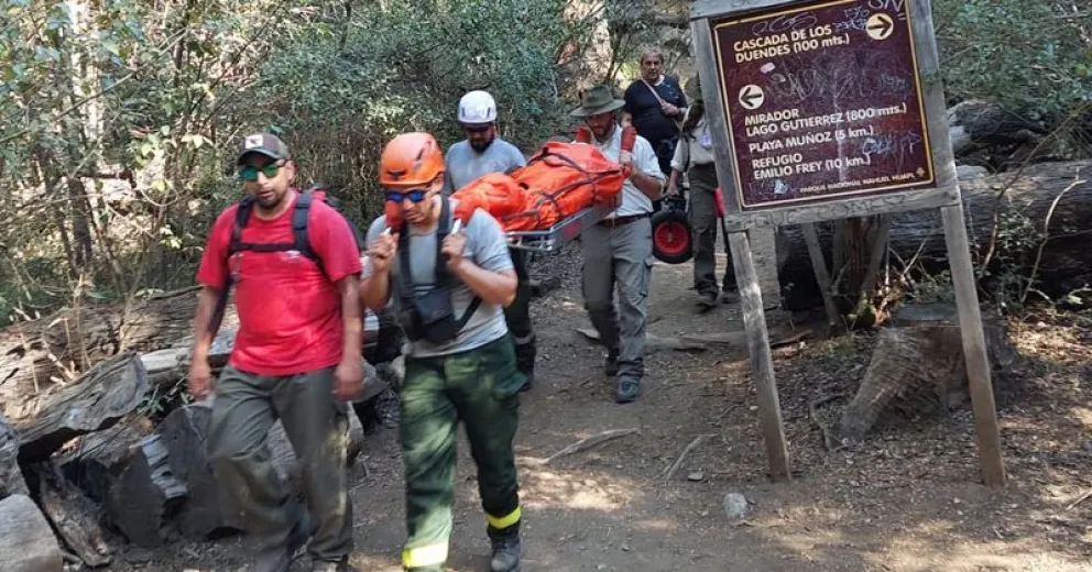 Rescataron a una mujer lesionada en el mirador del Gutiérrez
