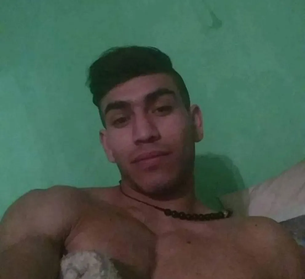 Mató a puñaladas a su suegra y ahora está prófugo