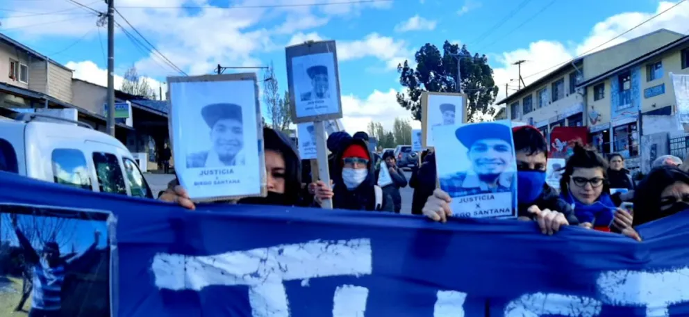 Cámaras de seguridad grabaron a Santana caminando solo por la cantera