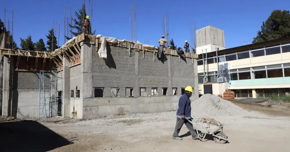 El SUM del ex Colegio Nacional de Bariloche ya comienza a ser una realidad