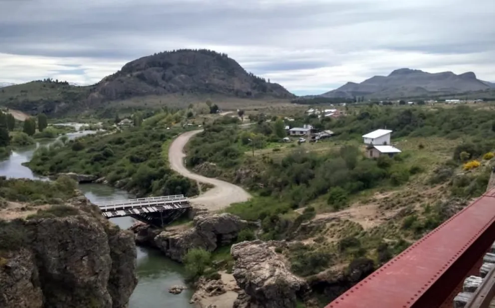 Dina Huapi: conectan energía eléctrica al loteo social de Ñirihuau