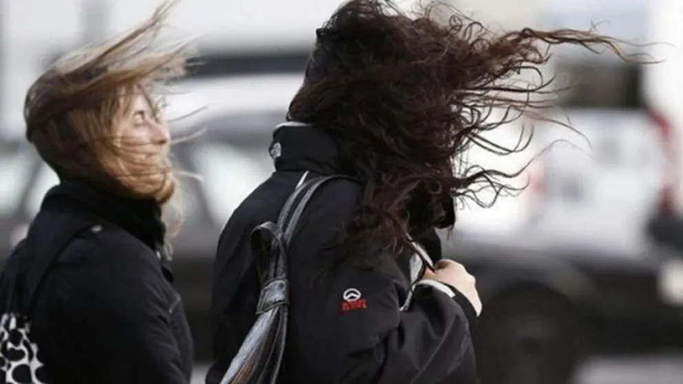 Lunes de fuertes vientos y lluvia: hay alerta meteorológica en Bariloche