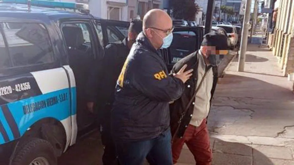 Estos son los indignantes panfletos nazi que poseía en su casa el detenido de Patagones