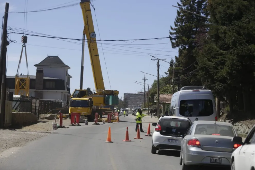 Precaución y paciencia en Bustillo por movimiento de maquinaria pesada