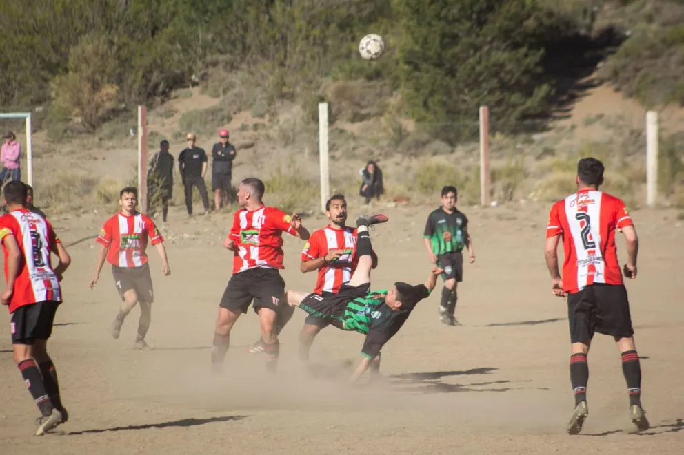La pelota vuelve a rodar en la primera