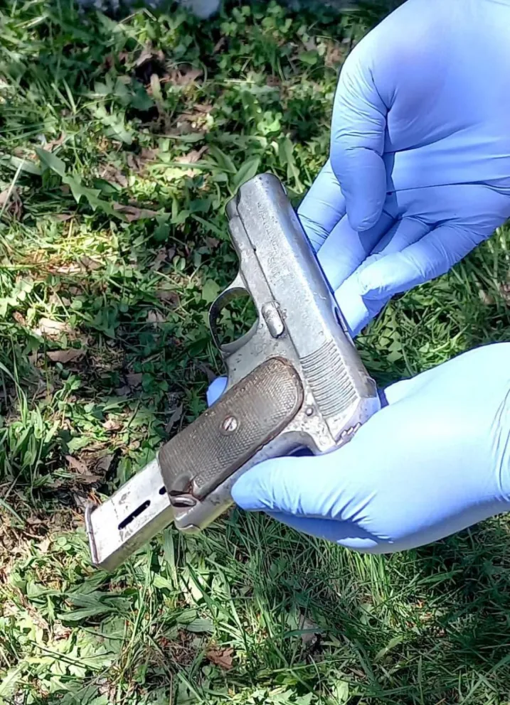 Llevaban un arma de guerra semiautomática los ladrones de las cabañas en el Nahuel Hue