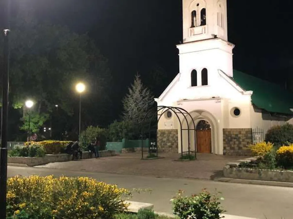 Pidió albergue en la iglesia, como se lo negaron le dio una trompada al cura 