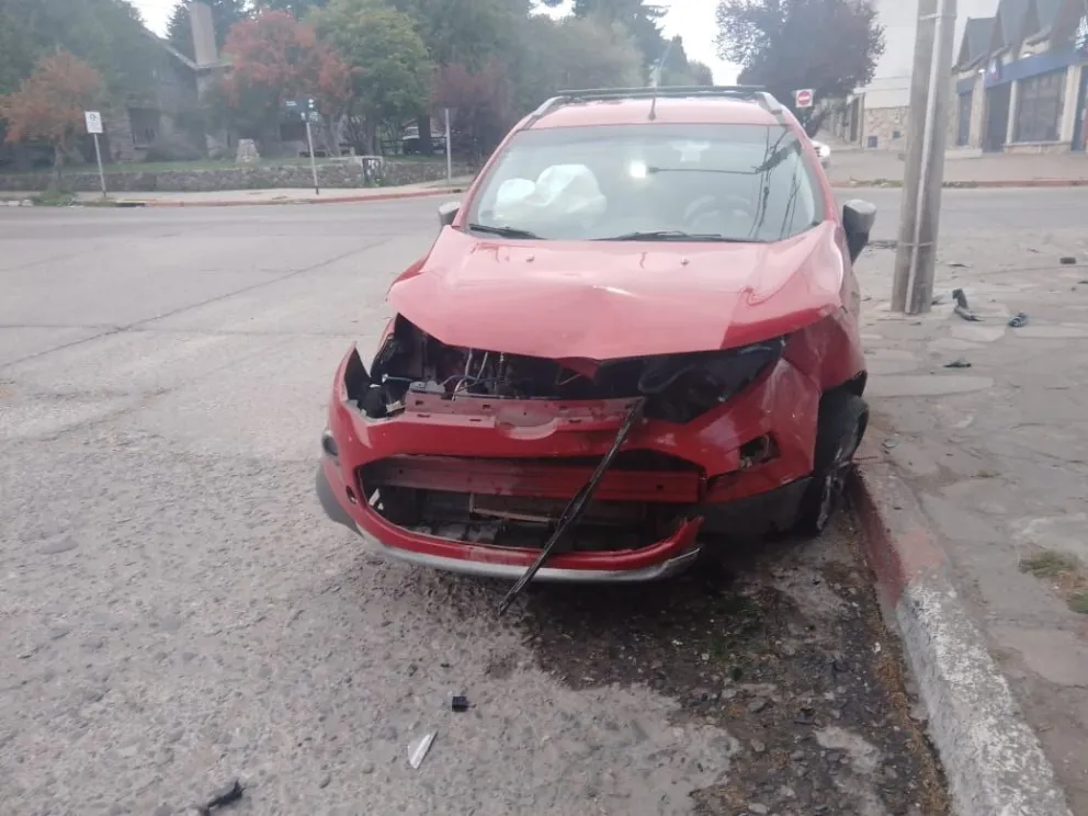 Fuerte choque en la intersección de las calles Gallardo y Beschedt 