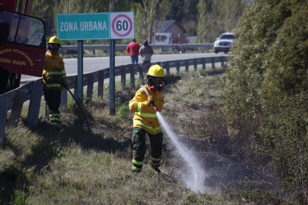 Bomberos y SPLIF controlaron el fuego en Dina Huapi