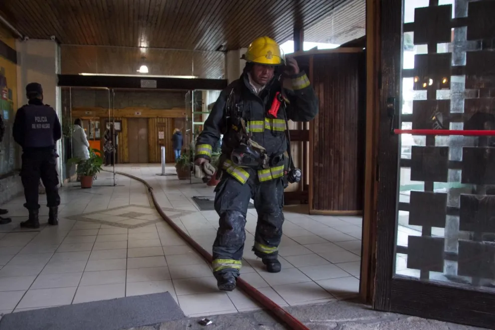 Investigan si hay un culpable por el incendio en el Bariloche Center