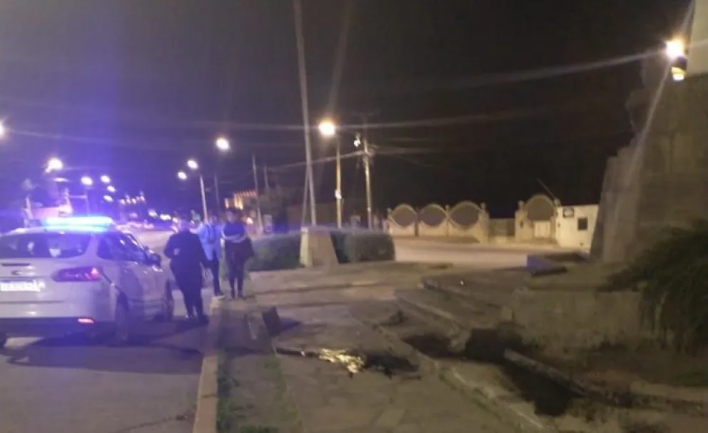 Corrían picadas en pleno centro y luego huyeron abandonando uno de los autos