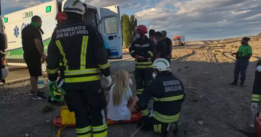Perdieron una rueda y volcaron a 60 kilómetros de Junín