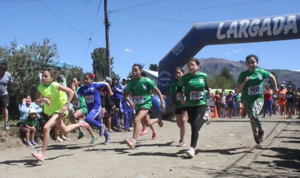 Cierre de año de Carreras de Calle con premiación en la pista de atletismo 