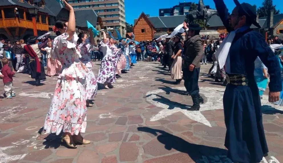 Cortan la circulación en el Centro Cívico por el Folklorazo Tradicional