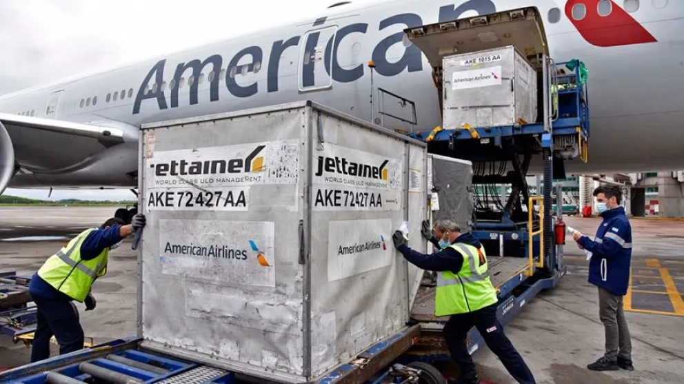 Llegaron al país casi 900 mil dosis de vacunas de Pfizer 