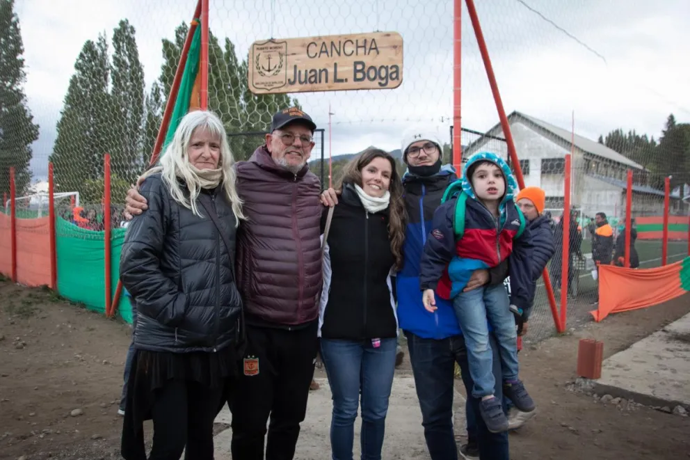 La cancha de césped sintético se llamará Juan Boga