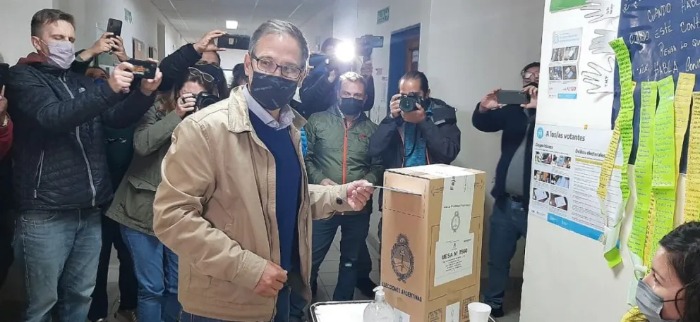 El candidato Agustín Domingo ya emitió su voto 