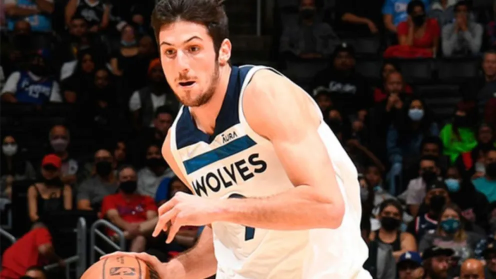 Video: Leandro Bolmaro convirtió sus primeros tres puntos para Minnesota en la NBA