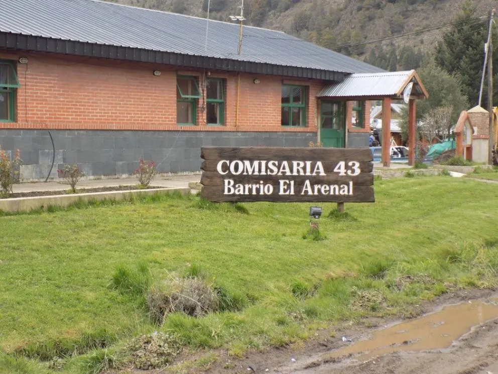 No le vendieron alcohol por la veda electoral, se enojó, sacó un arma y se llevó dinero y 4 botellas de vino