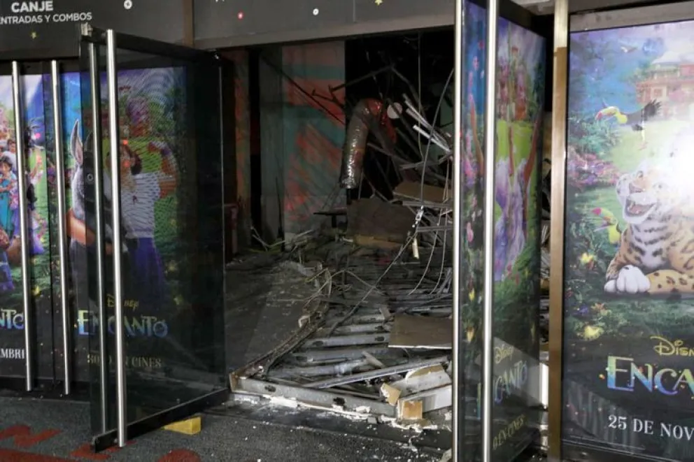 Se derrumbó el techo de un cine: detalles de lo que ocurrió