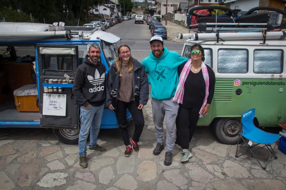 En la costanera de Bariloche, soñando con México y Alaska
