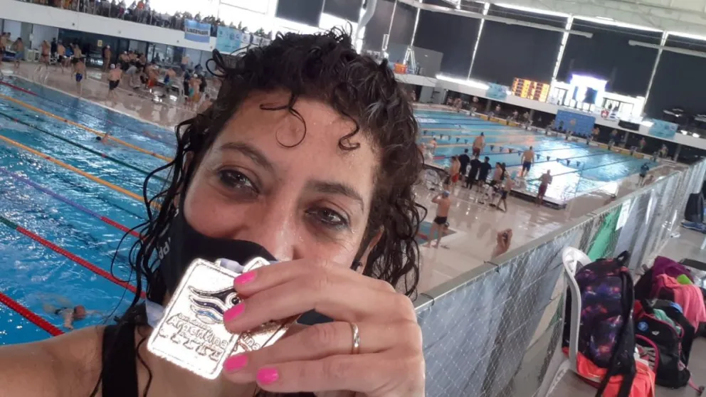 Roxana Pescader entre las diez mejores nadadoras máster de FINA