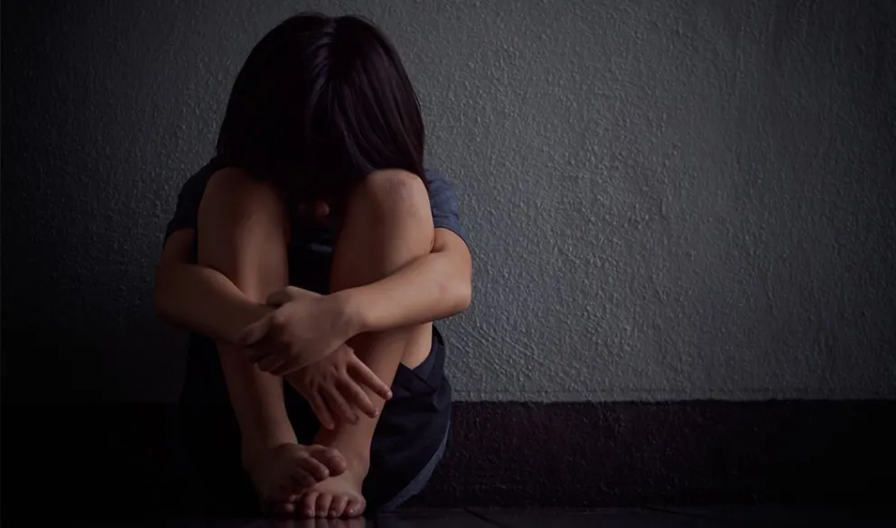 Exigen que un profesor denunciado por abuso sexual no siga dando clases