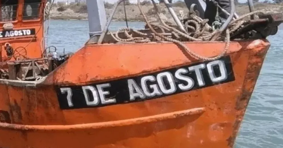 Investigan qué hacía fuera de la zona de pesca el "7 de Agosto" cuando se hundió
