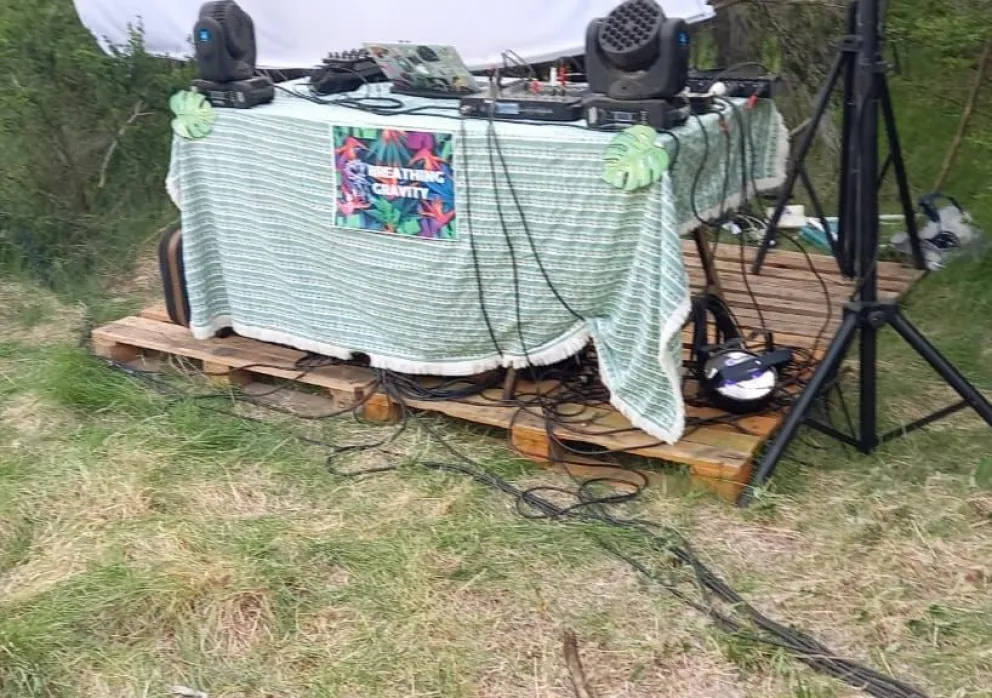 Guardaparques desbarataron una fiesta electrónica clandestina en el lago Guillelmo